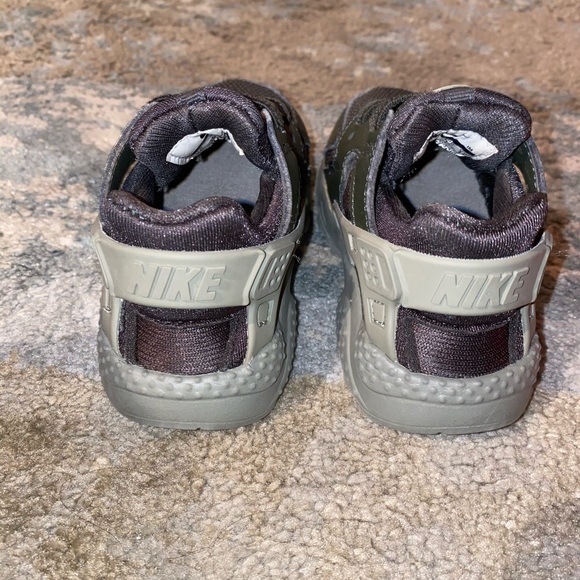 Nike Huarache Run size 5 - Picture 3 of 5